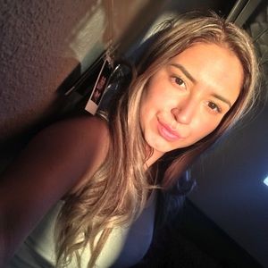 Meet your Posher, Desiree